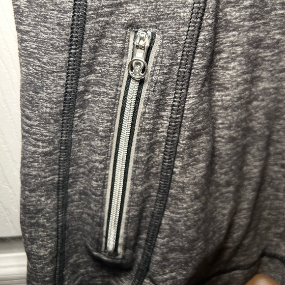 🍋Lululemon Run: Back On Track Pullover- Heathered Black/ Size 2 - Picture 11 of 13